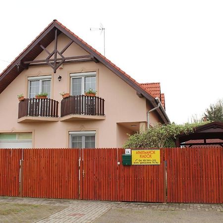 Imre Apartman Hajduszoboszlo Exterior foto
