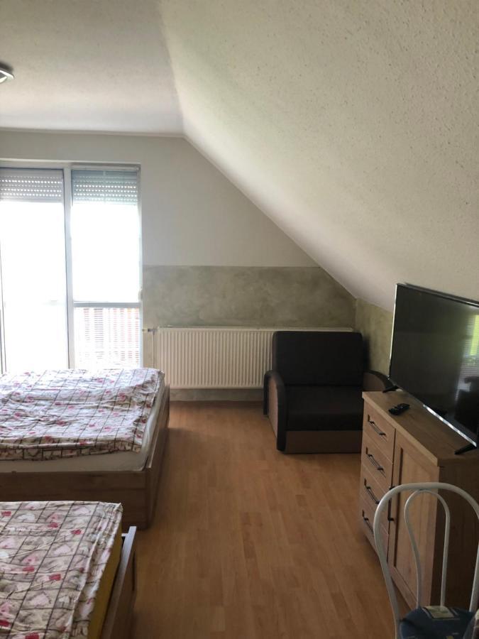 Imre Apartman Hajduszoboszlo Exterior foto