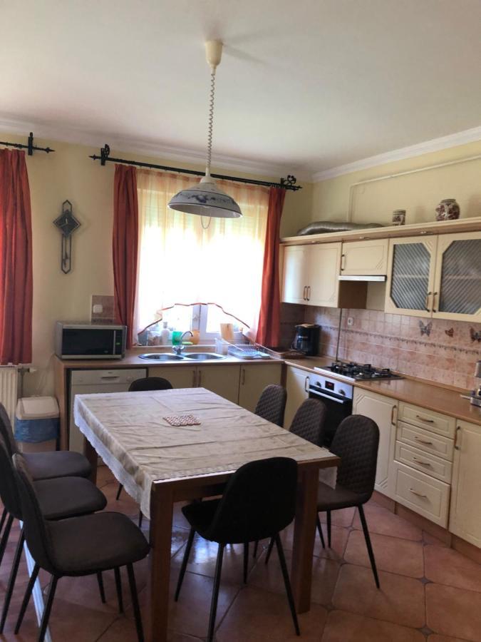 Imre Apartman Hajduszoboszlo Exterior foto