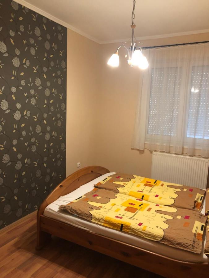 Imre Apartman Hajduszoboszlo Exterior foto