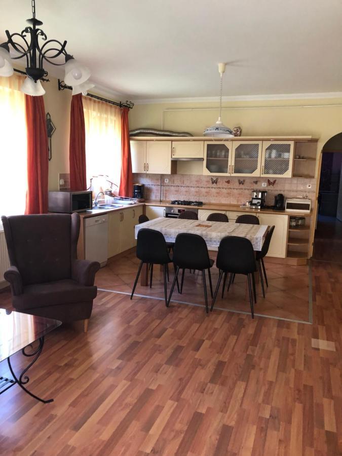 Imre Apartman Hajduszoboszlo Exterior foto