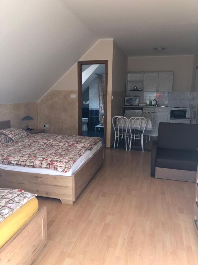 Imre Apartman Hajduszoboszlo Exterior foto